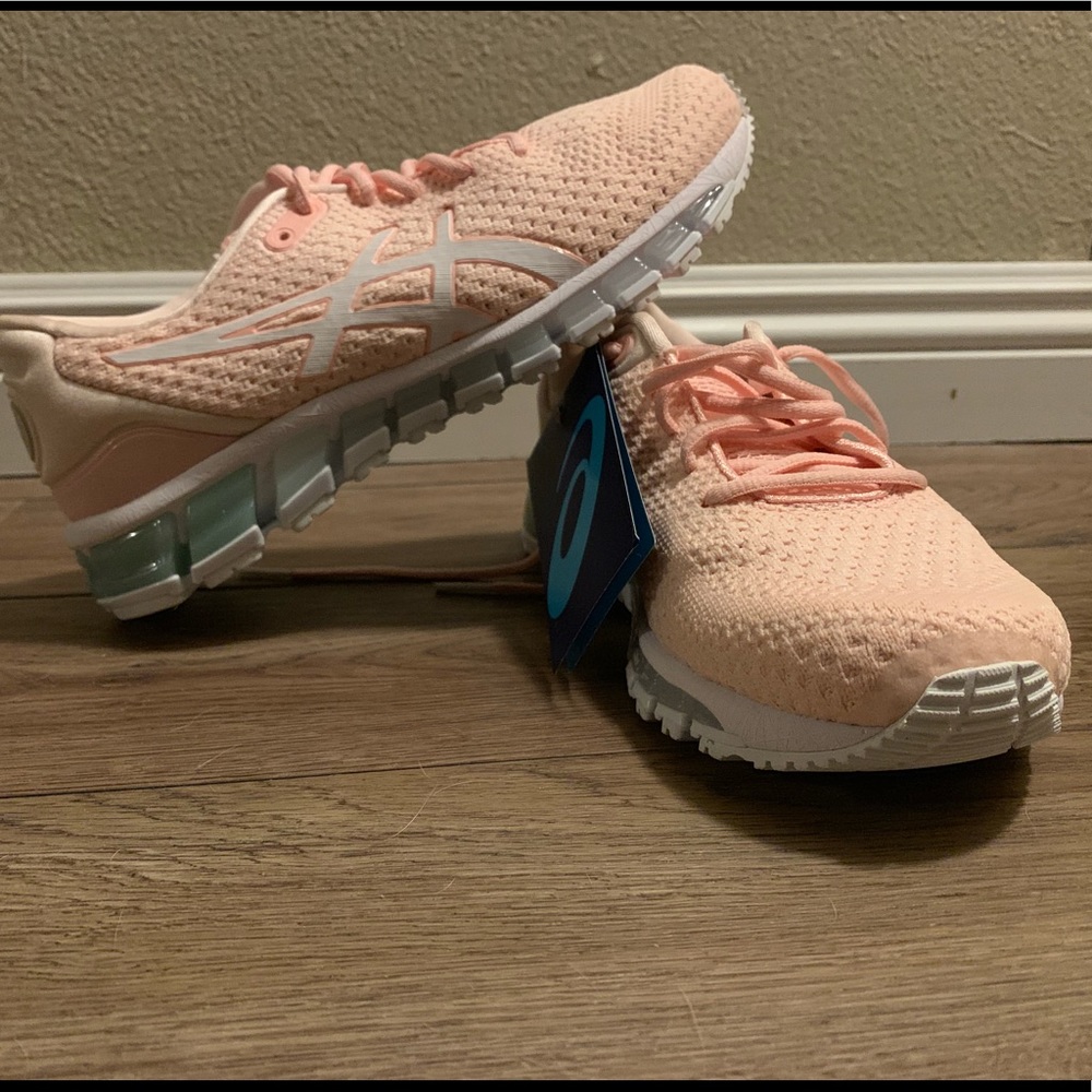 BRAND NEW ASICS gel sneakers!